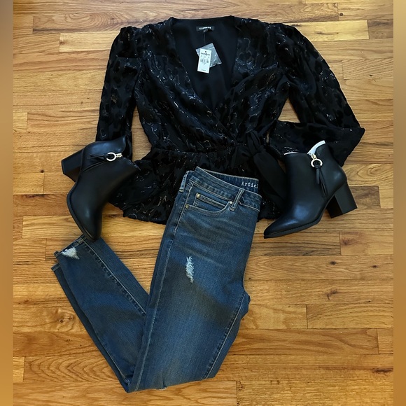 Like New! Articles Of Society Jeans size 28 - Picture 5 of 7